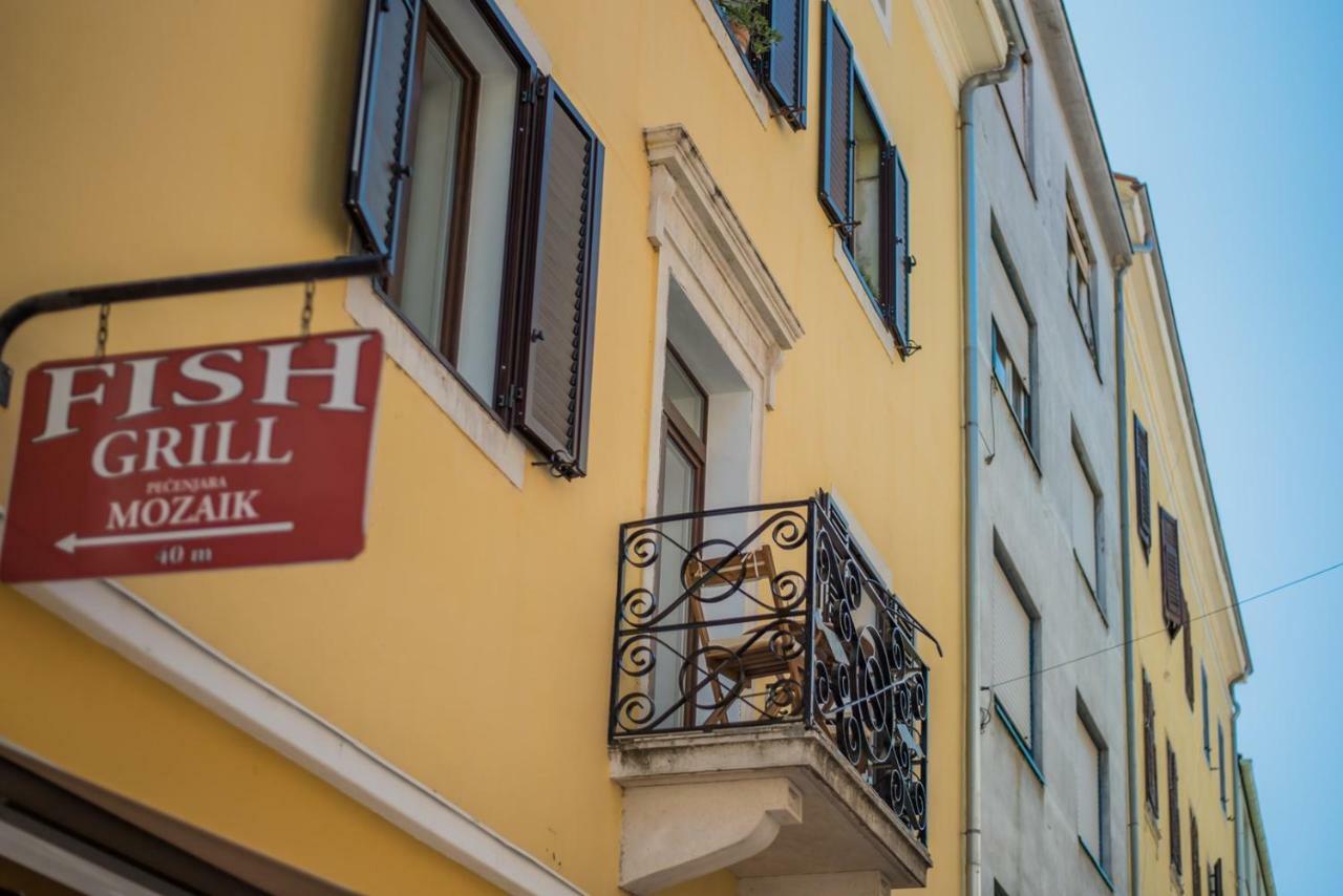 Leona Deluxe Apartments Pula Buitenkant foto