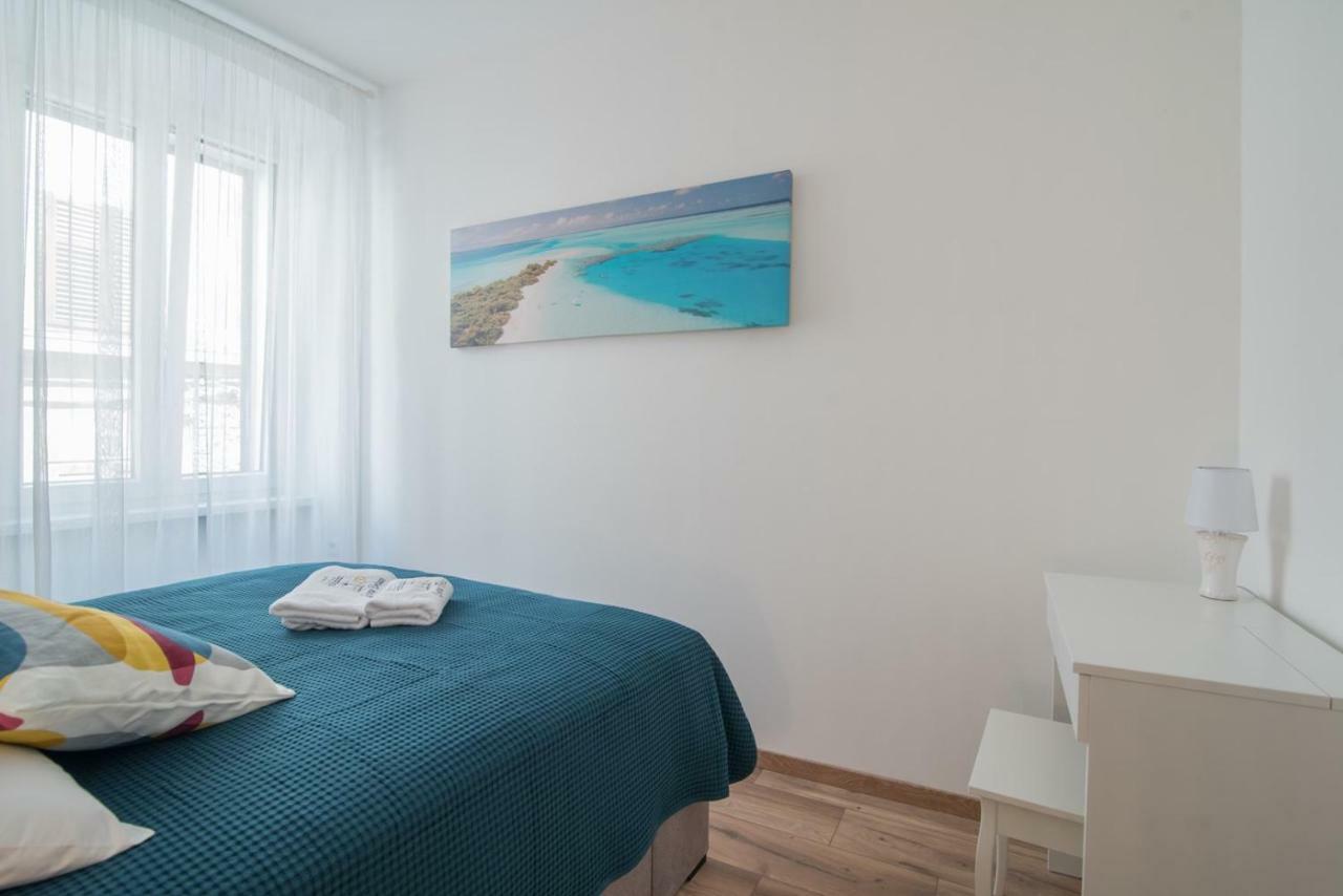 Leona Deluxe Apartments Pula Buitenkant foto